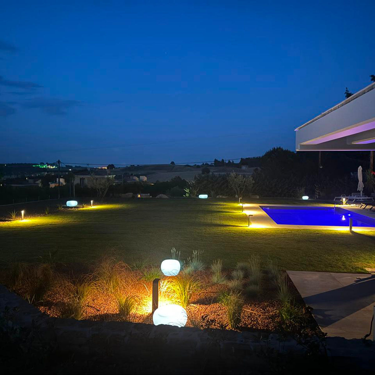 Complemento d'arredo luminoso fotovoltaico con telecomando Arkema Design Light Stone