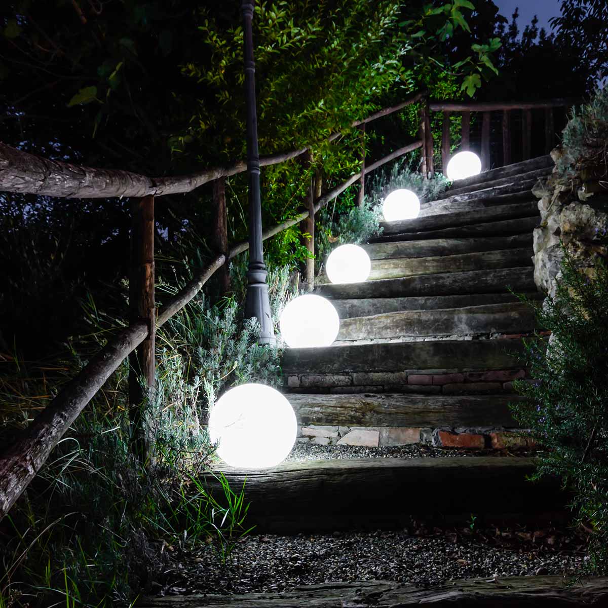 Sfera luminosa Fotovoltaica galleggiante o da giardino con telecomando Arkema Design